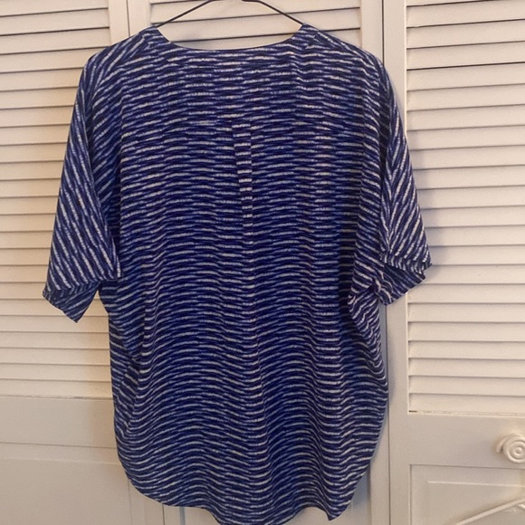 Chicos Size 1 Blue Tie Dye Tunic Top - Picture 4 of 4